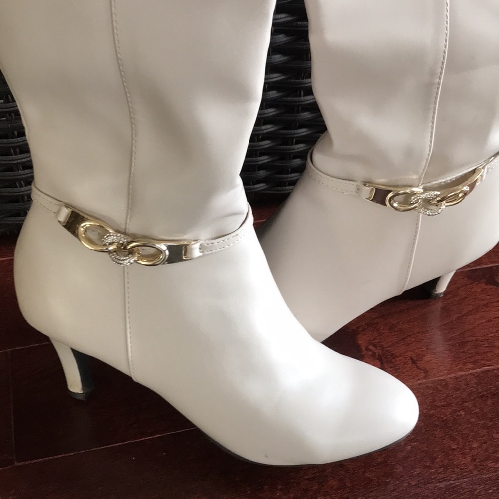 Karen Scott off white tall dress boots with buckle detail size 5.5